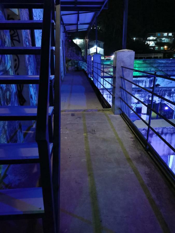 ホテル Bat & Arrow パダン エクステリア 写真